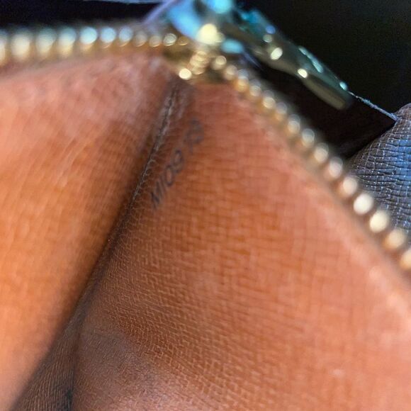 Authentic Louis Vuitton Monogram Sarah Wallet - Picture 13 of 14